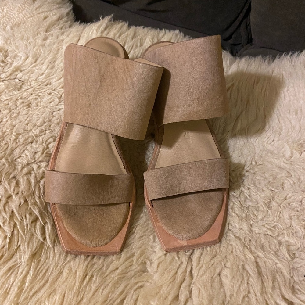 Wal and pai heeled sandal
